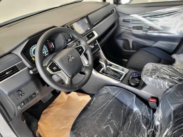 Mitsubishi xpander Cross 1.5L 2025 (silver)