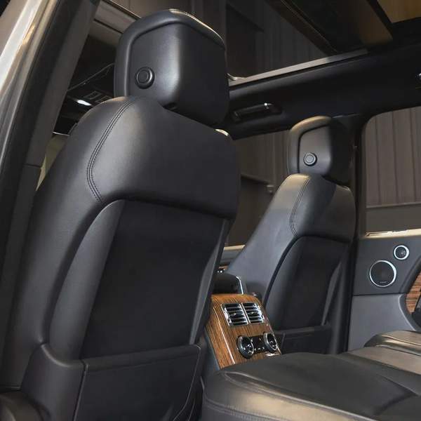 AED 2,682 pm • 0% Downpayment • Range Rover Vogue SE • 1 Year Warranty