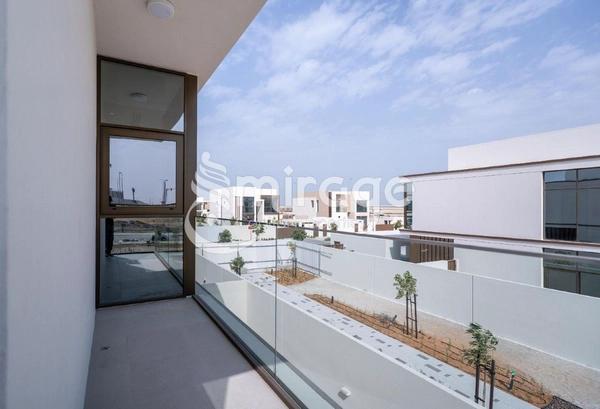 Luxury & Elegant | 4BR Townhouse | Prime Location