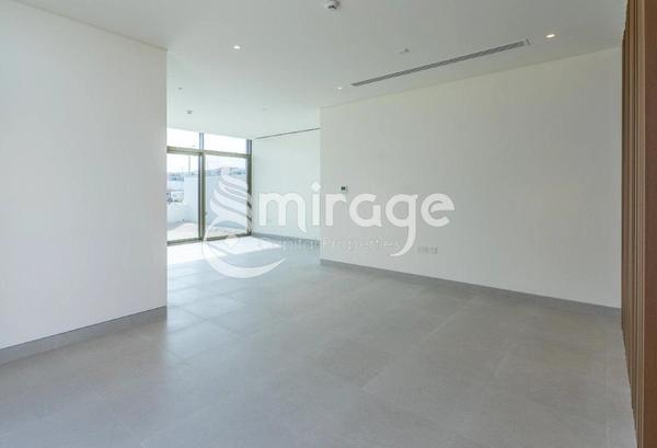 Luxury & Elegant | 4BR Townhouse | Prime Location