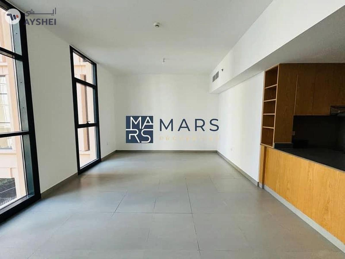 Spacious 1BHK with Balcony & Large Living Area!-13-13