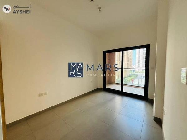 Spacious 1BHK with Balcony & Large Living Area!
