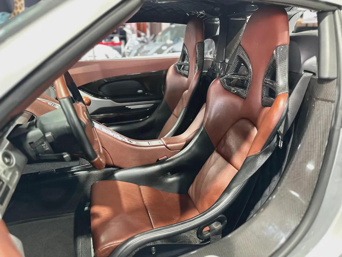 PORSCHE CARRERA GT, FULL SERVICE HISTORY, MAJOR SERVICE FROM AL NABOODAH,EXCELLENT CONDITION-5-5