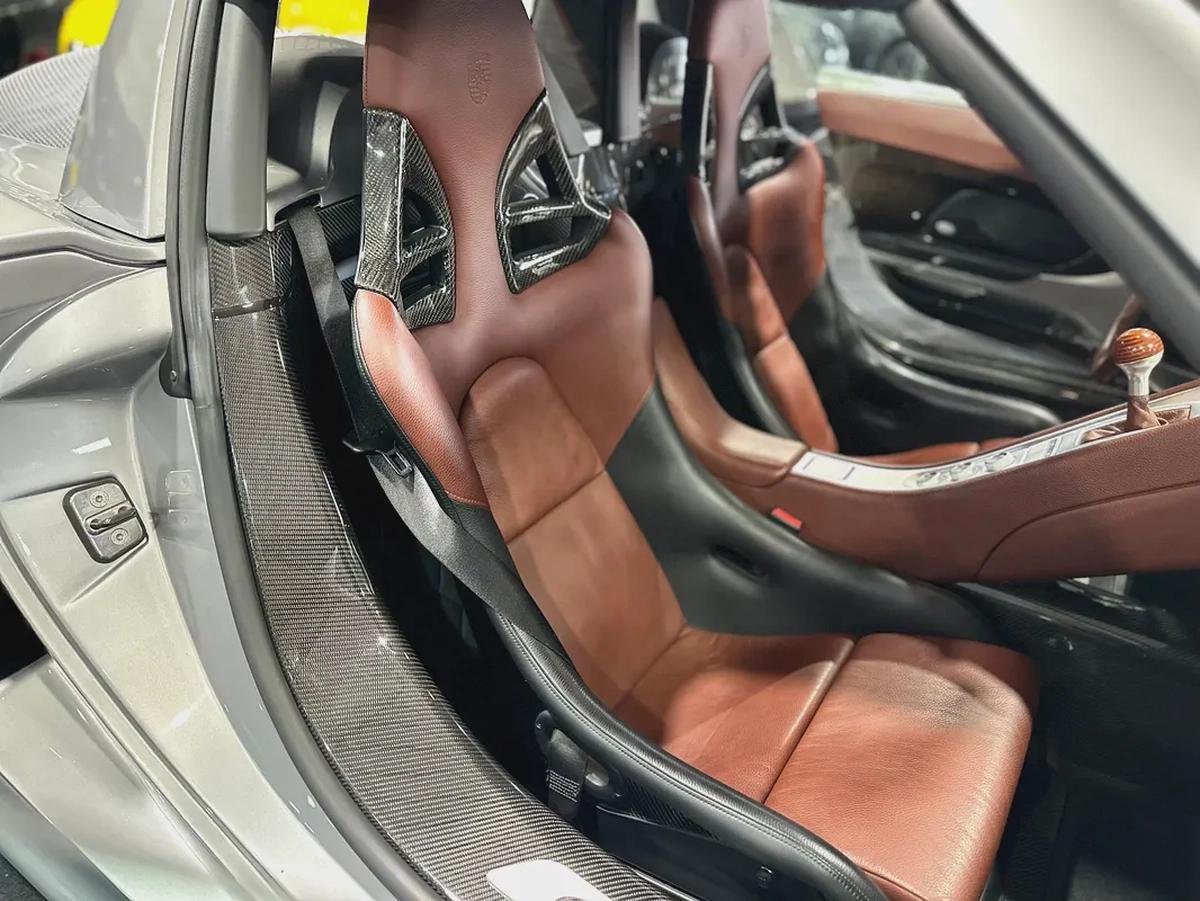 PORSCHE CARRERA GT, FULL SERVICE HISTORY, MAJOR SERVICE FROM AL NABOODAH,EXCELLENT CONDITION-8-8