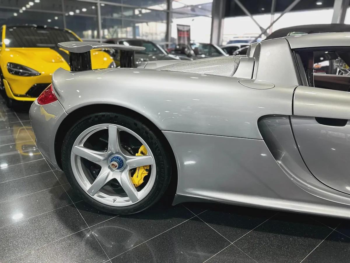 PORSCHE CARRERA GT, FULL SERVICE HISTORY, MAJOR SERVICE FROM AL NABOODAH,EXCELLENT CONDITION-10-10