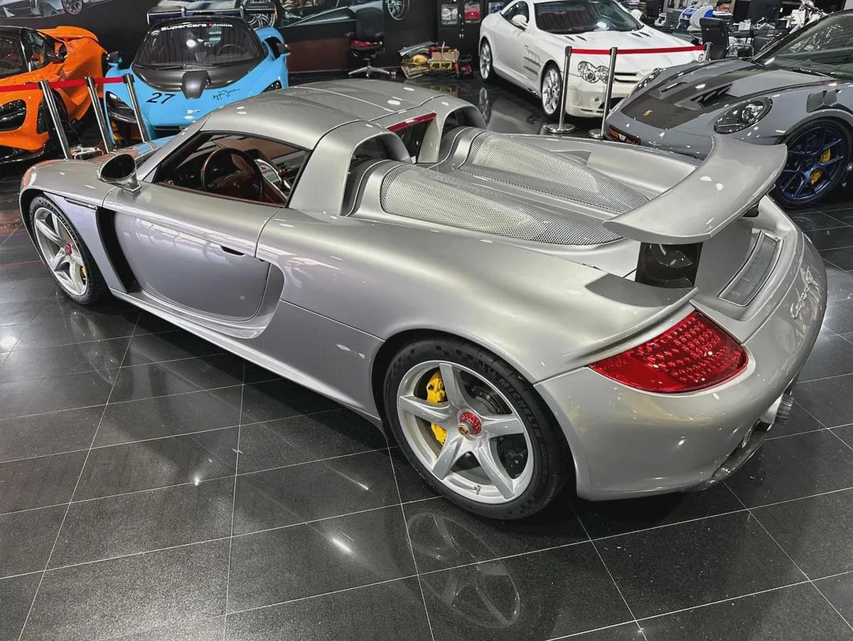 PORSCHE CARRERA GT, FULL SERVICE HISTORY, MAJOR SERVICE FROM AL NABOODAH,EXCELLENT CONDITION-13-13