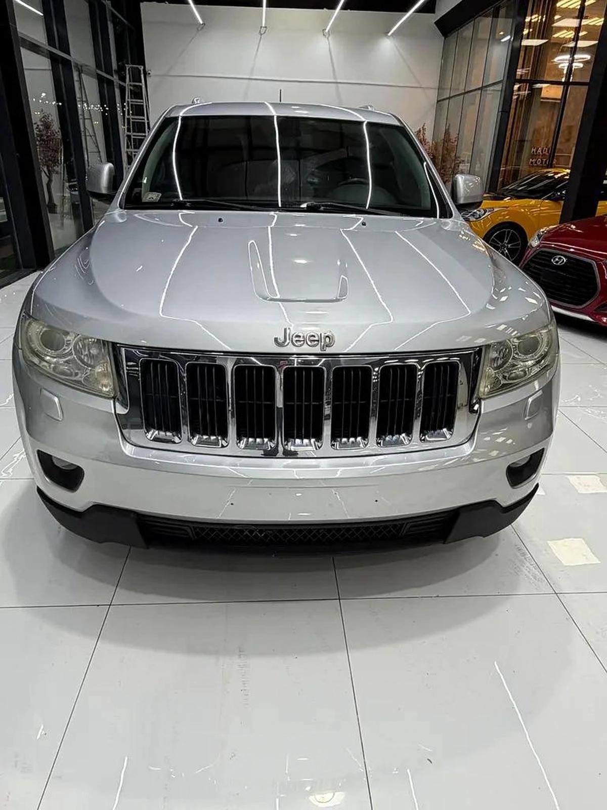 Jeep Grand Cherokee Laredo 2012, with service history-4-4