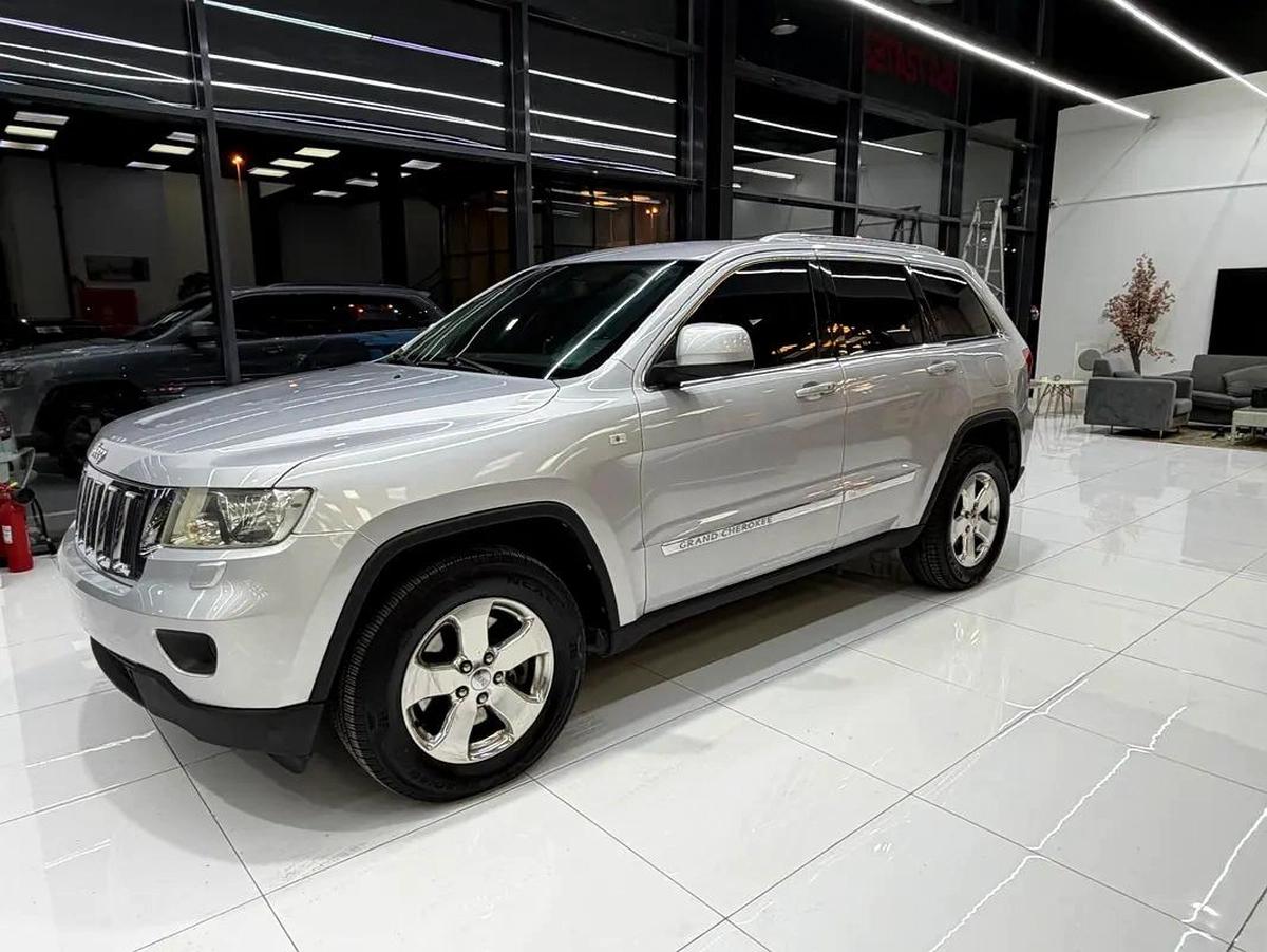 Jeep Grand Cherokee Laredo 2012, with service history-0-0