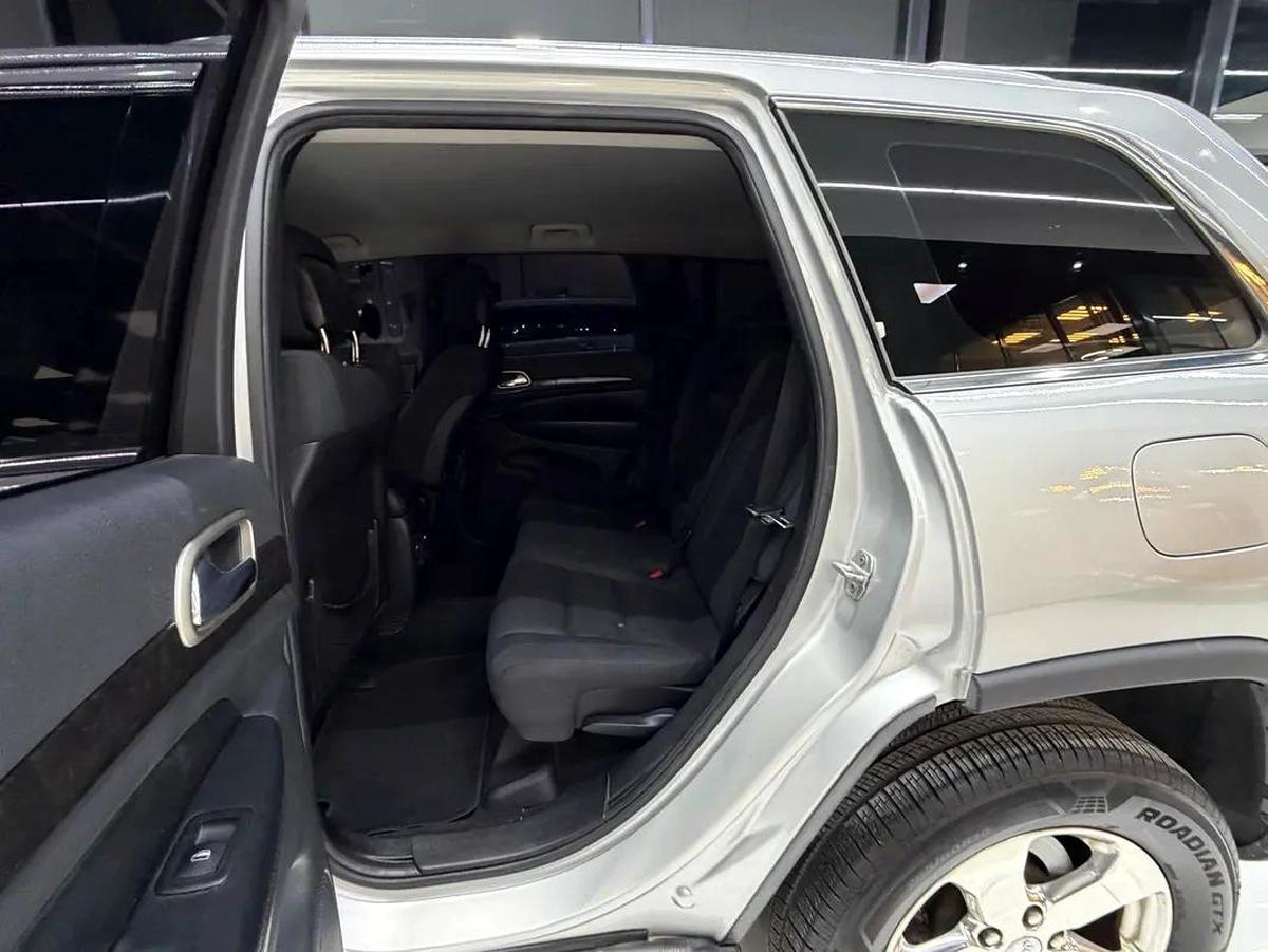 Jeep Grand Cherokee Laredo 2012, with service history-7-7
