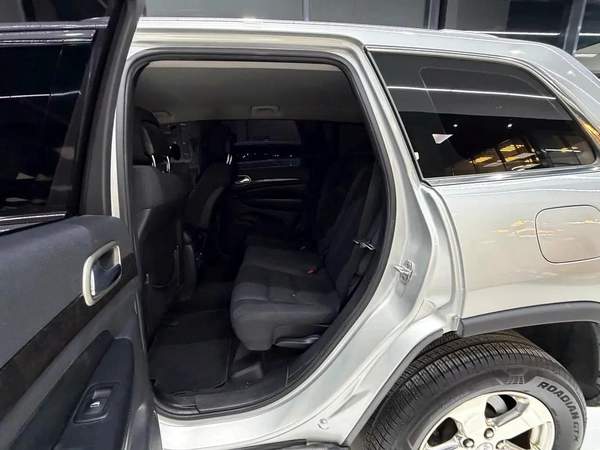 Jeep Grand Cherokee Laredo 2012, with service history