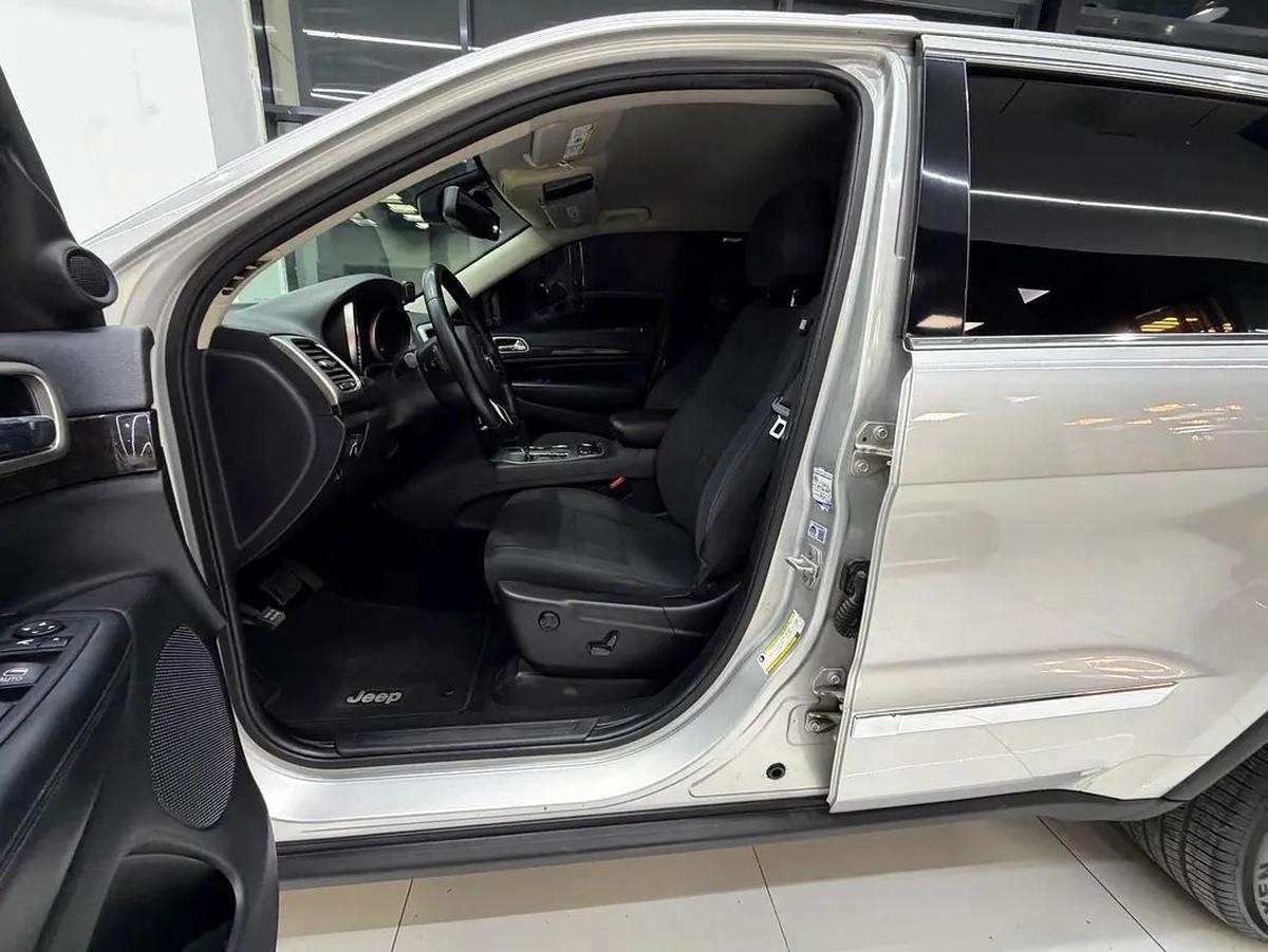 Jeep Grand Cherokee Laredo 2012, with service history-6-6