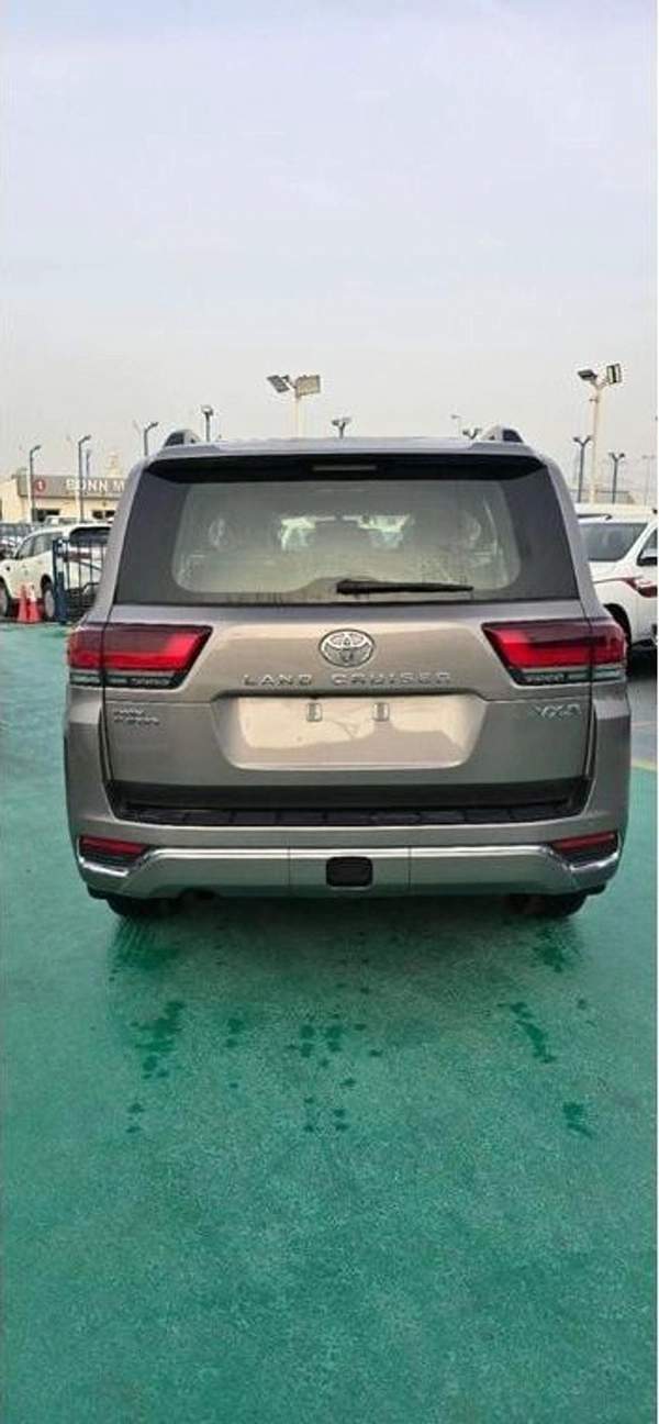 Toyota Land Cruiser LAND CRUISER 3.3 L VXR 2026