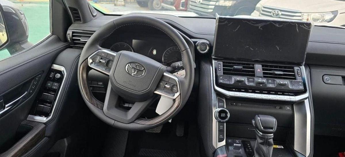 Toyota Land Cruiser LAND CRUISER 3.3 L VXR 2026-8-8