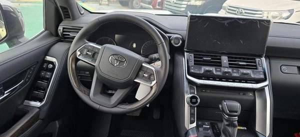 Toyota Land Cruiser LAND CRUISER 3.3 L VXR 2026
