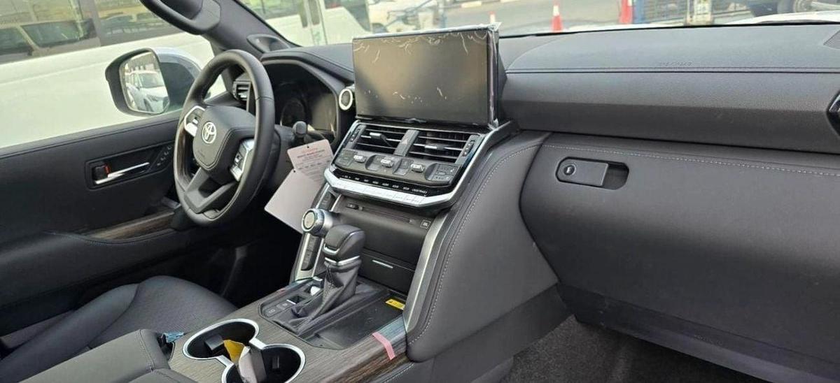 Toyota Land Cruiser LAND CRUISER 3.3 L VXR 2026-9-9