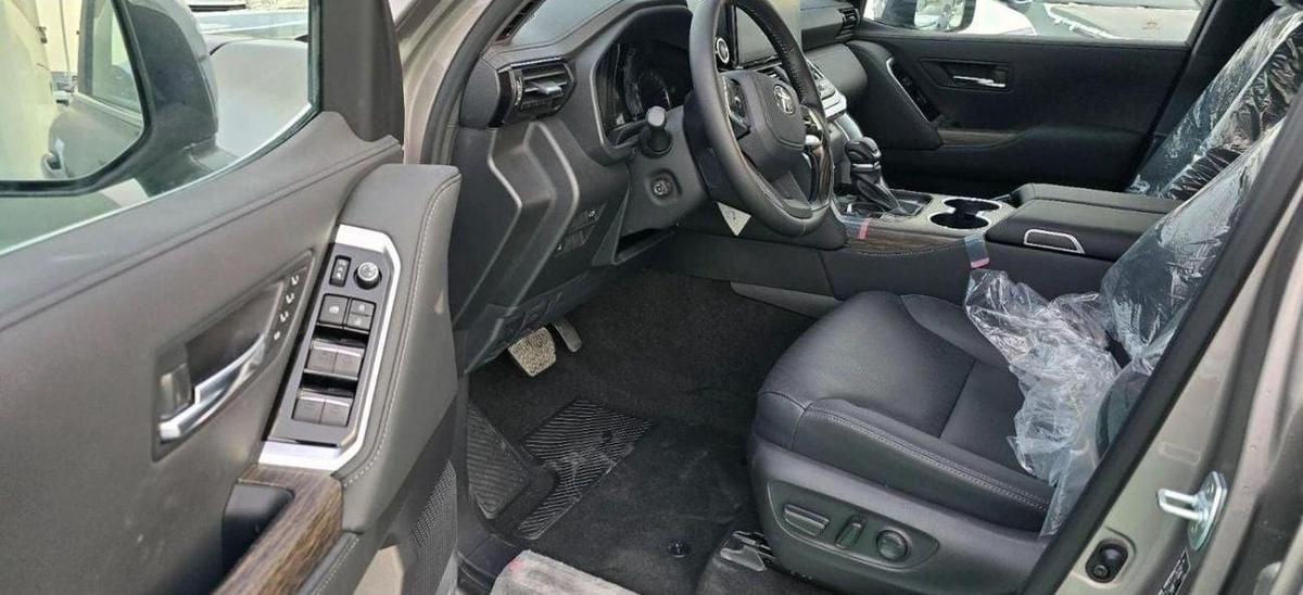 Toyota Land Cruiser LAND CRUISER 3.3 L VXR 2026-10-10