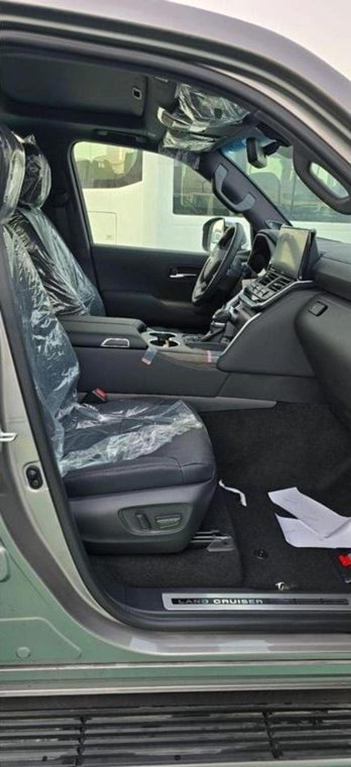 Toyota Land Cruiser LAND CRUISER 3.3 L VXR 2026-12-12