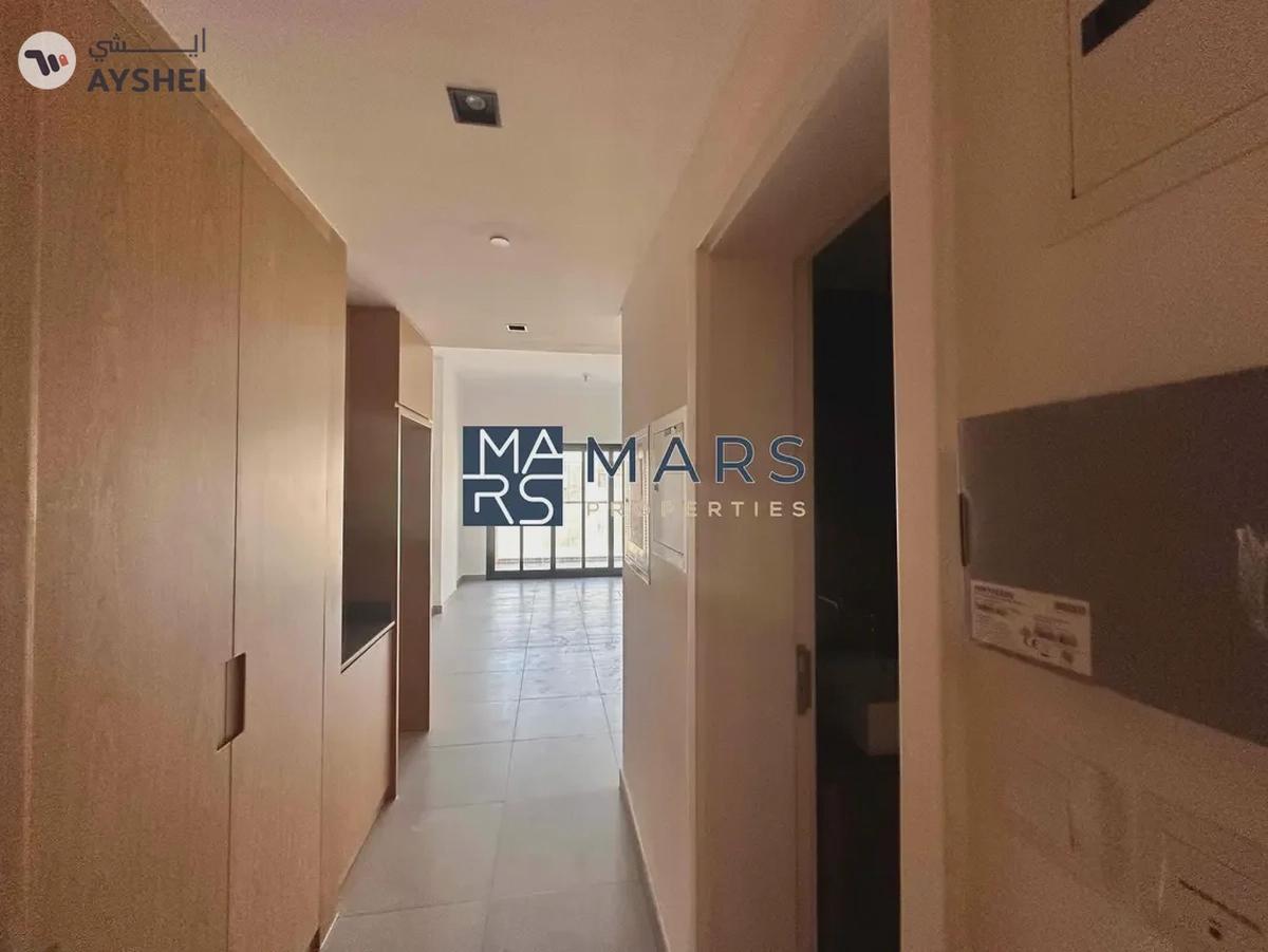 Balcony studio with gym pool and parking-3-3