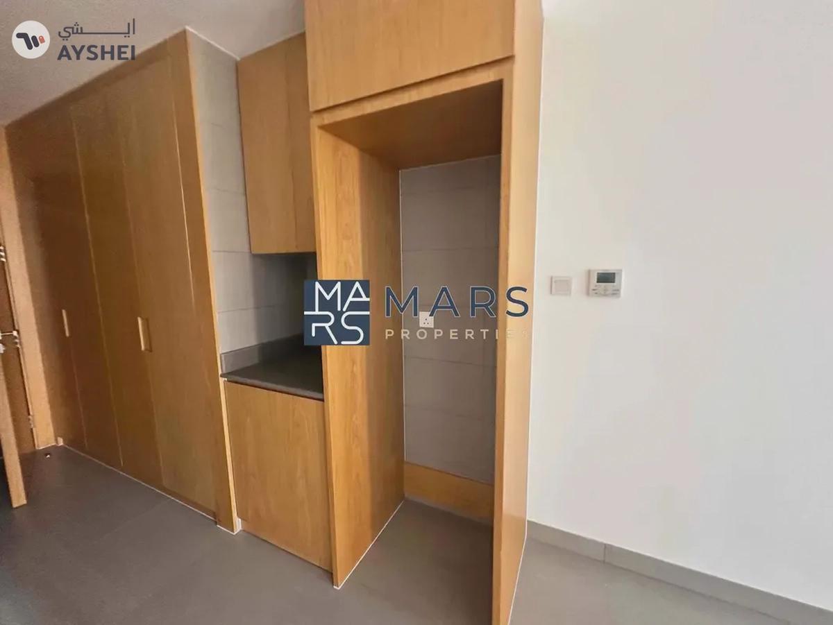 Balcony studio with gym pool and parking-6-6