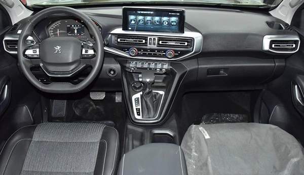 Peugeot Landtrek 4WD ( 2023 Model ) in Green Color GCC Specs