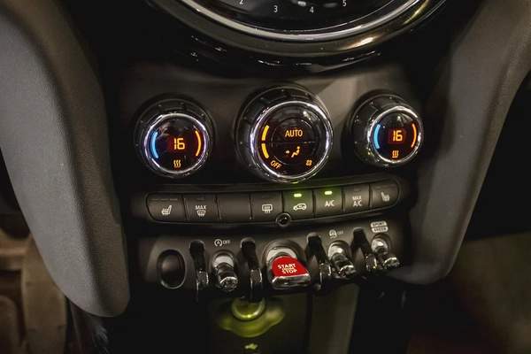 MINI COOPER/ CLEAN TITLE/ 1000 AED MONTHLY WITH ZERO DOWN PAYMENT