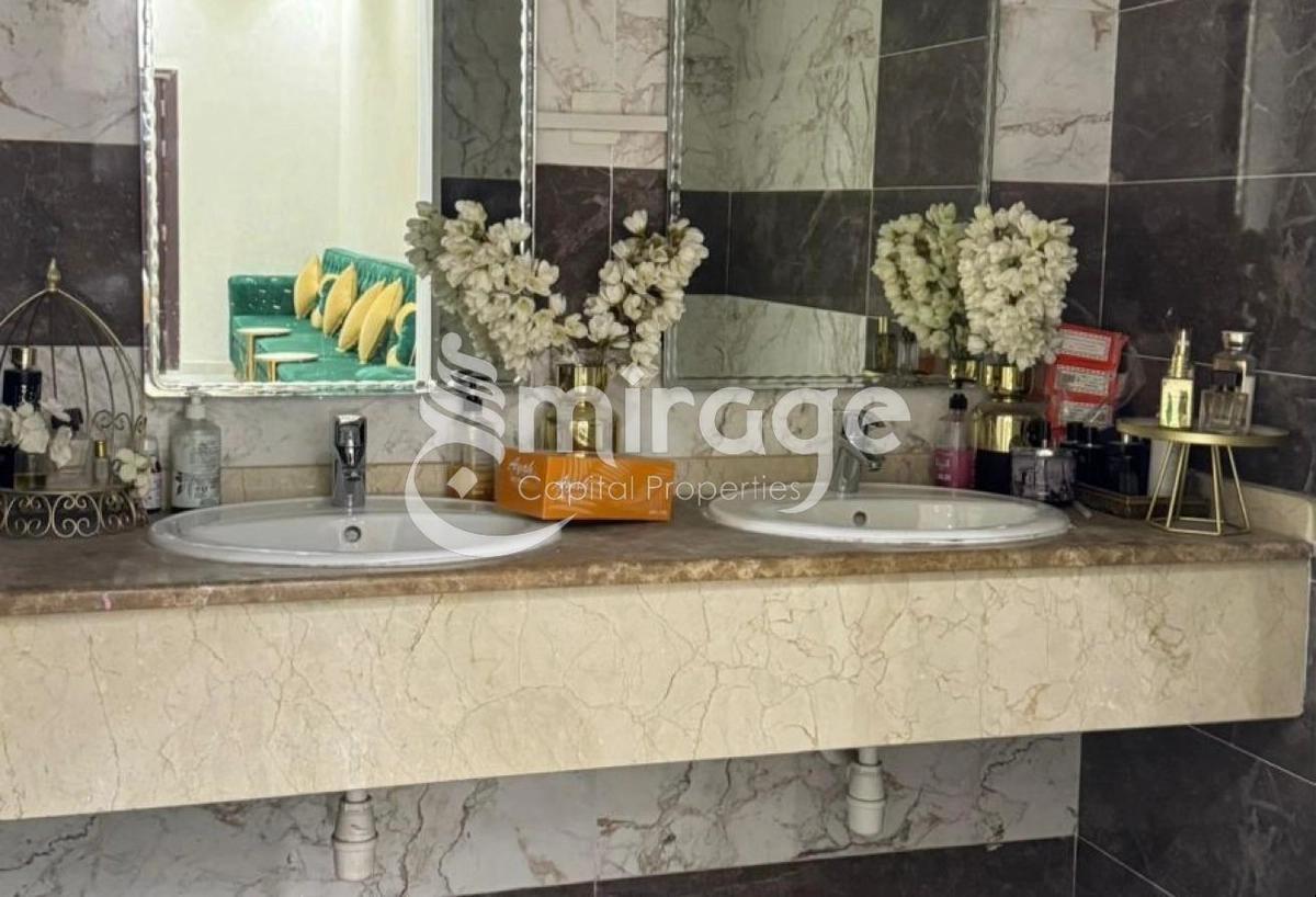 Huge 8BHK | Perfect Deal | Great Community-4-4