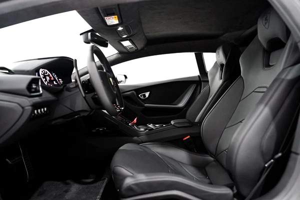 HURACAN EVO | DELIVERY MILEAGE | BRANDING PACKAGE | FRONT SUSPENSION LIFTER