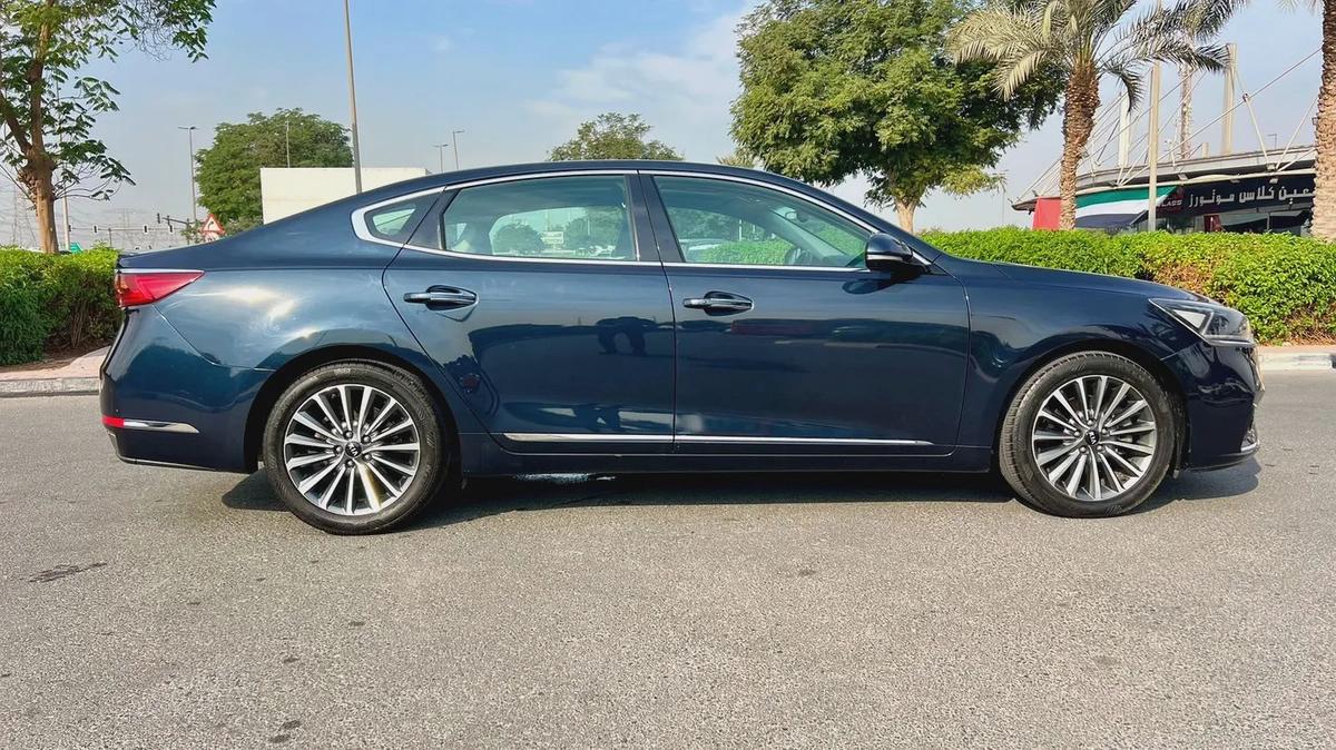 KIA CADENZA 2018 GCC SPEC FULL OPTION-3-3