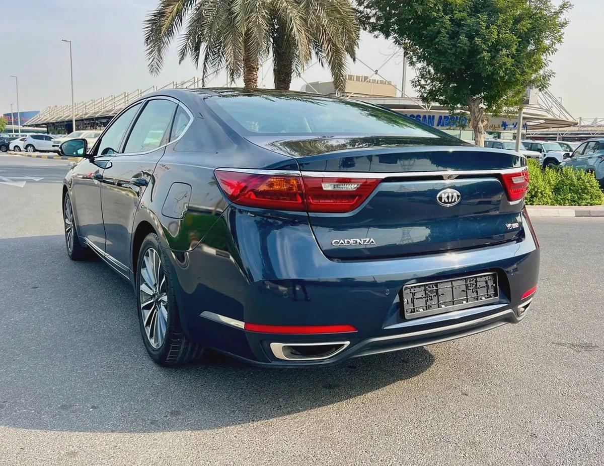 KIA CADENZA 2018 GCC SPEC FULL OPTION-6-6