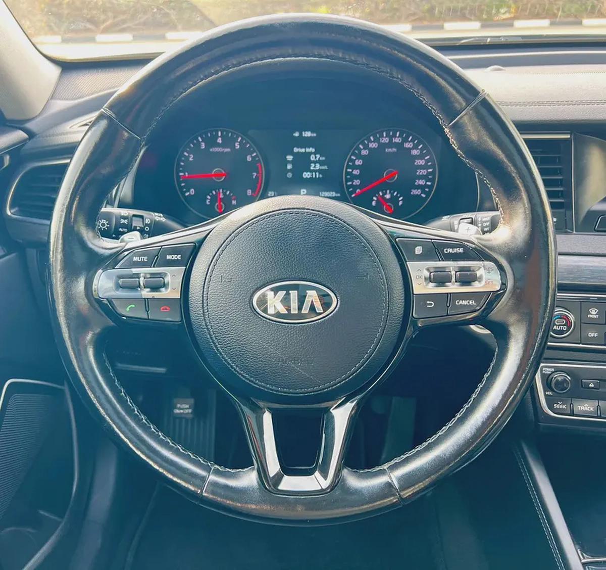 KIA CADENZA 2018 GCC SPEC FULL OPTION-13-13