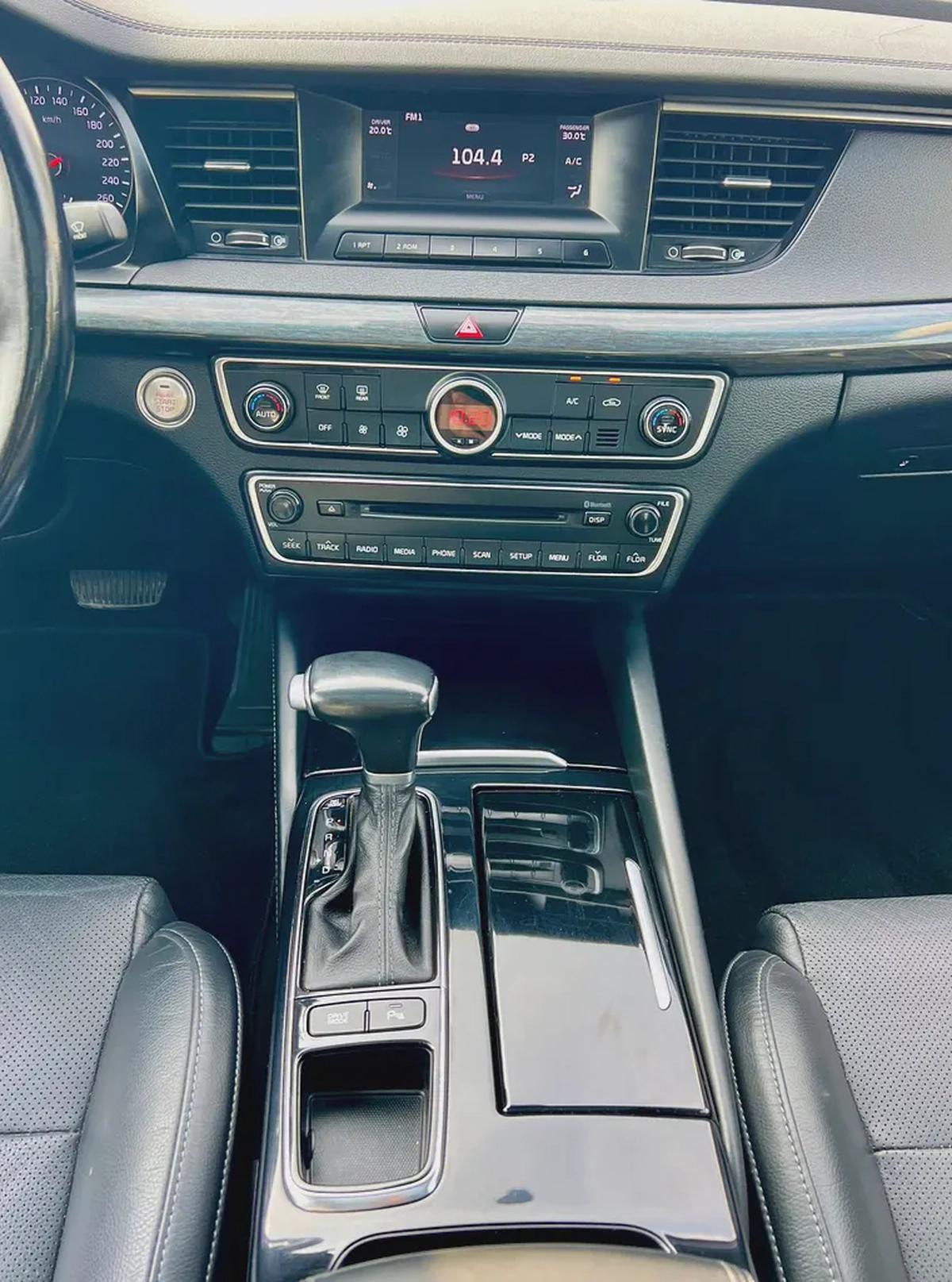 KIA CADENZA 2018 GCC SPEC FULL OPTION-15-15