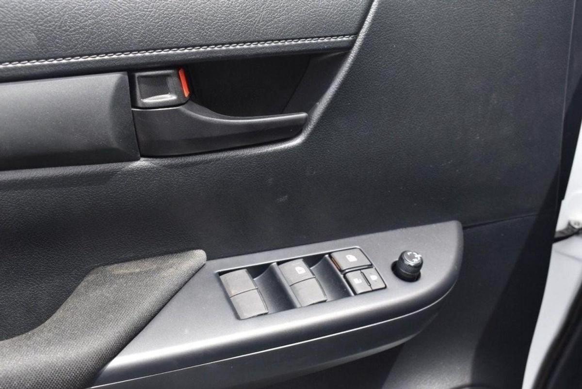 Toyota Hilux TOYOTA HILUX 2.4 med options power window-12-12