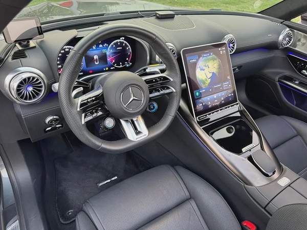 MERCEDES BENZ SL63 AMG MODEL 2023 (900KM ONLY)