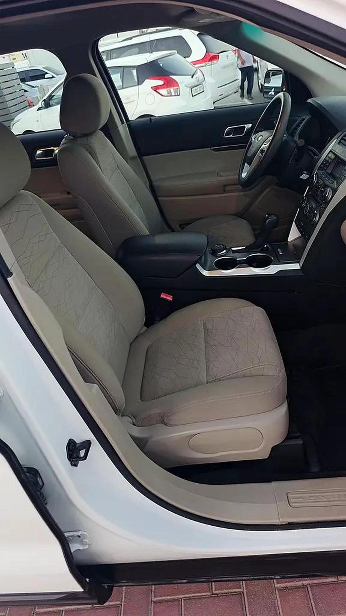 Ford Explorer Platinum 2014 - GCC Specs - Well Maintained-3-3