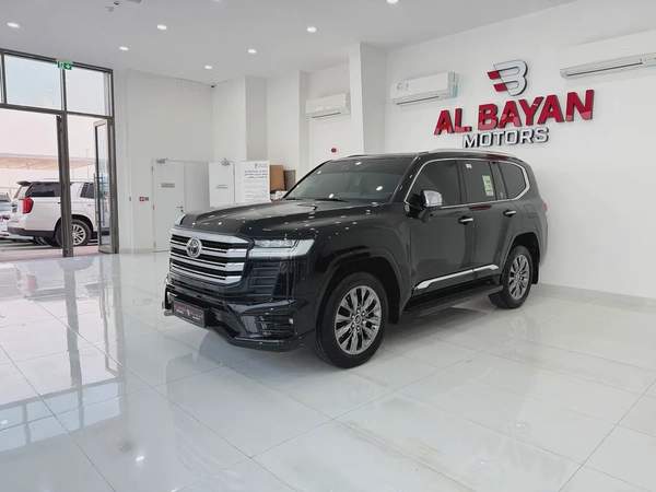 تويوتا لاند كروزر VXR تنفس طبيعي اسود / بيج 2024 Toyota Land Cruiser VXR - GCC Specs - Brand New