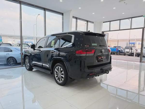 تويوتا لاند كروزر VXR تنفس طبيعي اسود / بيج 2024 Toyota Land Cruiser VXR - GCC Specs - Brand New