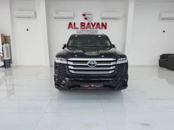 تويوتا لاند كروزر VXR تنفس طبيعي اسود / بيج 2024 Toyota Land Cruiser VXR - GCC Specs - Brand New