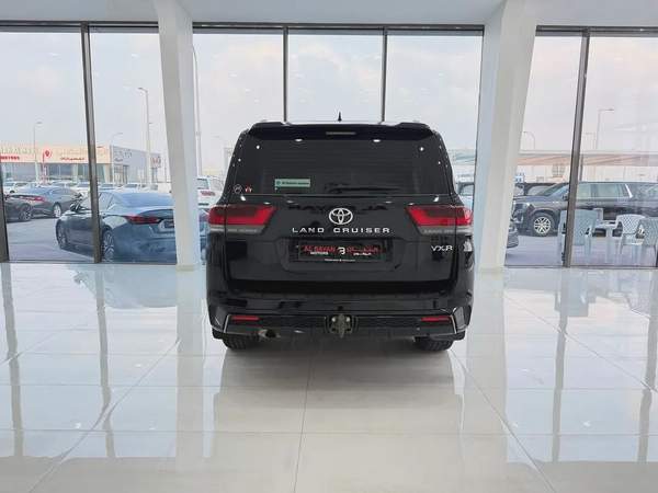 تويوتا لاند كروزر VXR تنفس طبيعي اسود / بيج 2024 Toyota Land Cruiser VXR - GCC Specs - Brand New