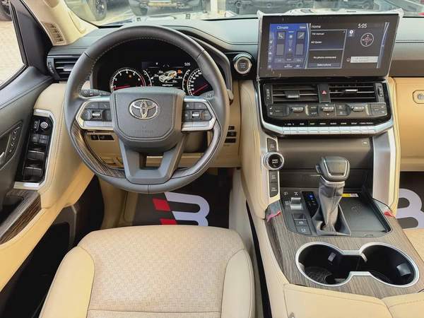 تويوتا لاند كروزر VXR تنفس طبيعي اسود / بيج 2024 Toyota Land Cruiser VXR - GCC Specs - Brand New