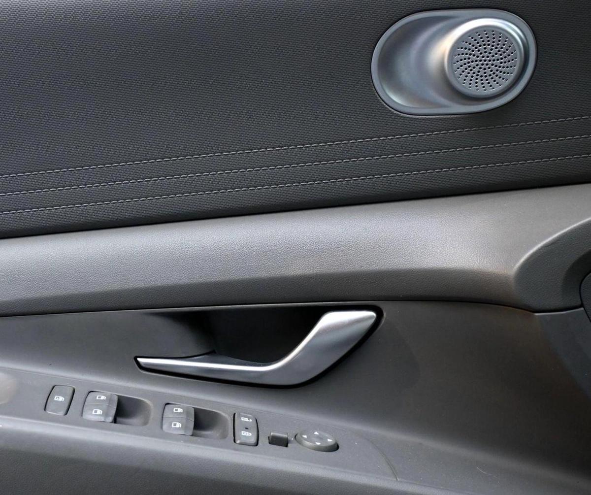 Used Hyundai Elantra 2022-12-12