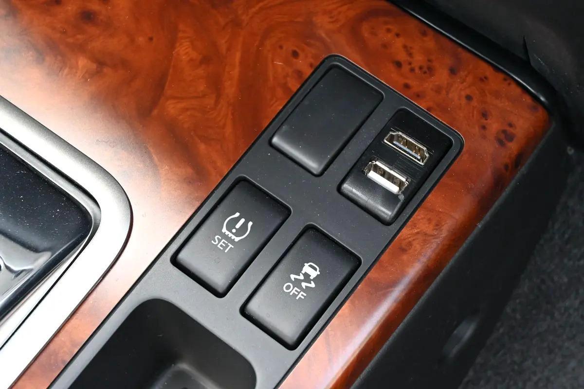 2024 Nissan Patrol Safari - GCC Specs - Brand New-7-7