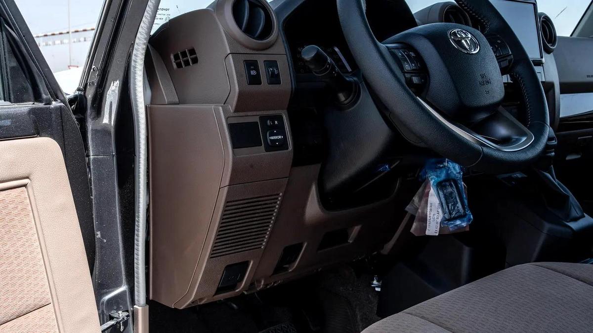 2026 Toyota Land Cruiser LC76 4.0L AT Petrol With Radar-Saudi Specs-11-11