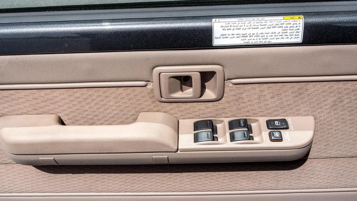 2026 Toyota Land Cruiser LC76 4.0L AT Petrol With Radar-Saudi Specs-8-8