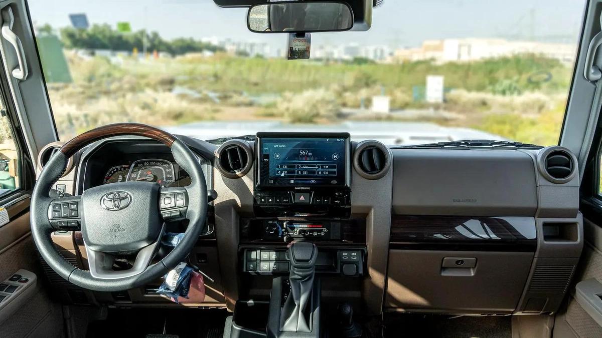 2026 Toyota Land Cruiser LC76 4.0L AT Petrol With Radar-Saudi Specs-7-7