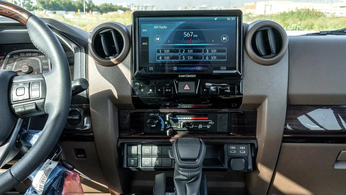 2026 Toyota Land Cruiser LC76 4.0L AT Petrol With Radar-Saudi Specs-9-9