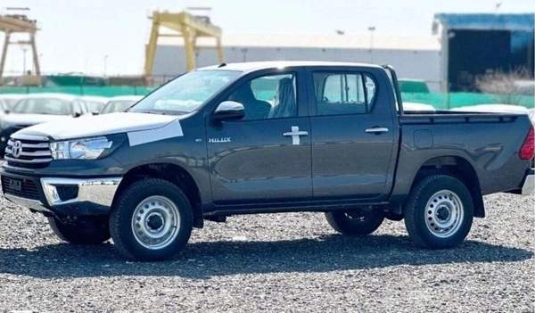 Toyota Hilux Toyota Hilux 2.4L basic option V4 2025