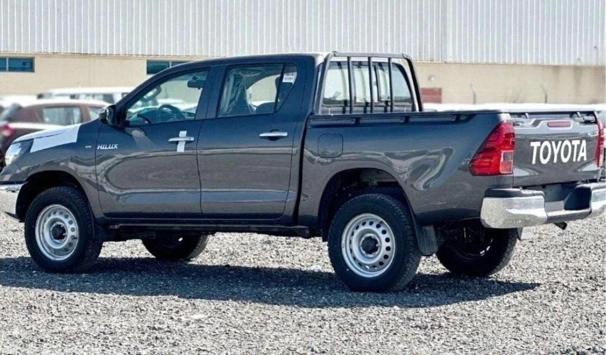 Toyota Hilux Toyota Hilux 2.4L basic option V4 2025-2-2