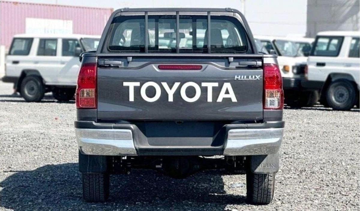 Toyota Hilux Toyota Hilux 2.4L basic option V4 2025-5-5