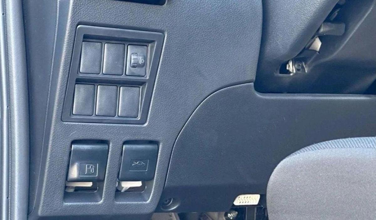 Toyota Hilux Toyota Hilux 2.4L basic option V4 2025-10-10