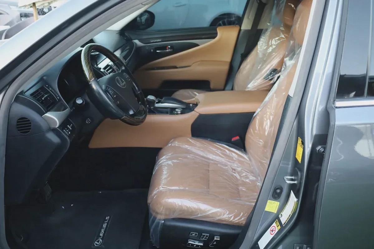 Used Lexus LS 460 4 door 4.6L SWB 2014-5-5